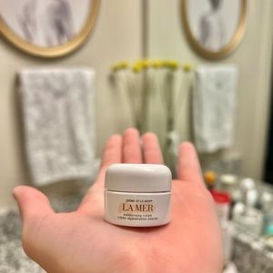 La Mer moisturizing cream travel size